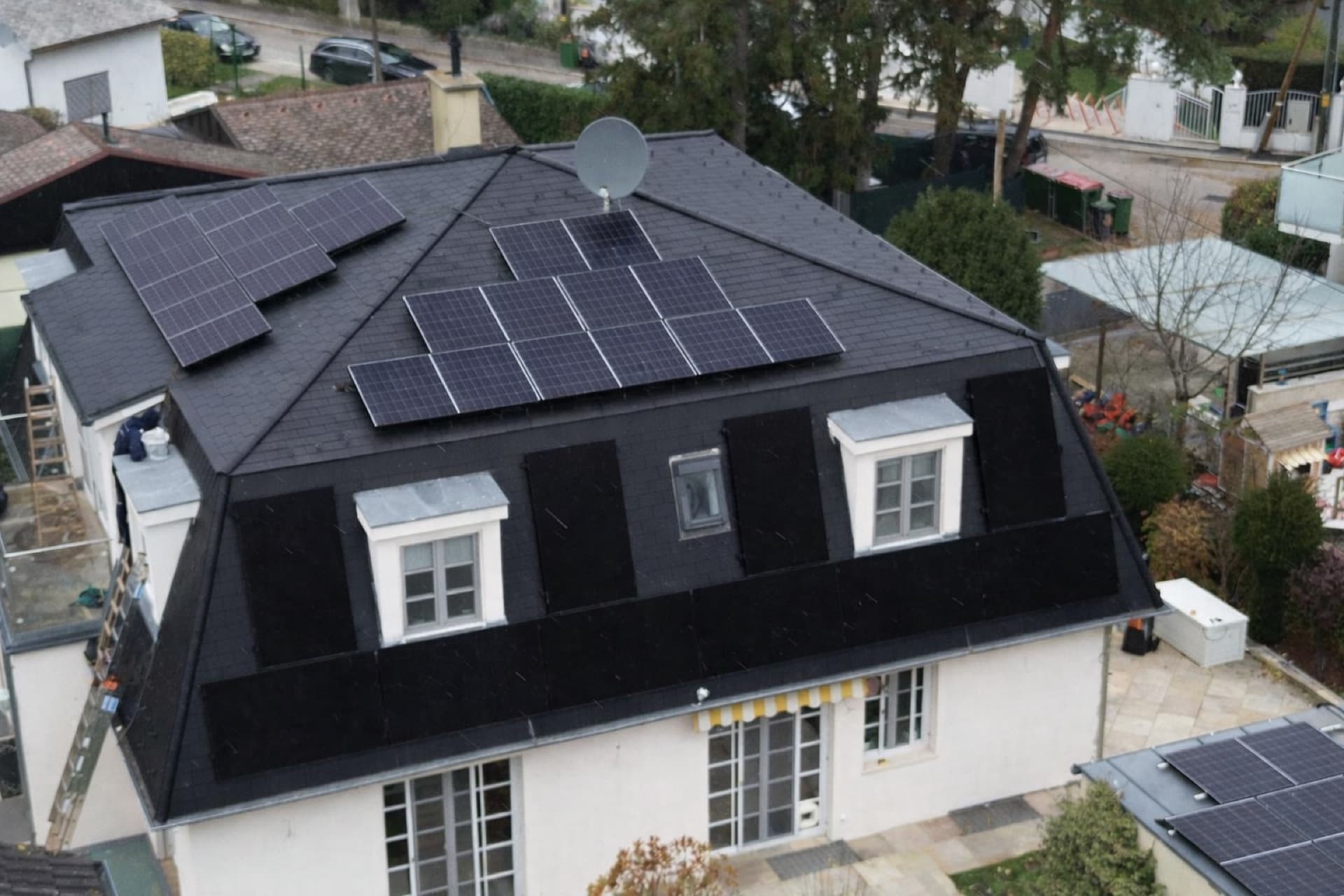 Einfamilienhaus Ziegeldach PV-Anlage